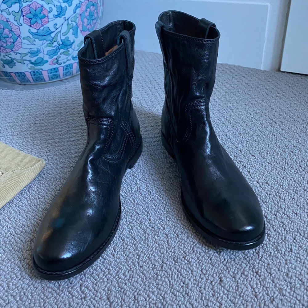 FRYE short boot. Black leather.  Size 8 1/2.